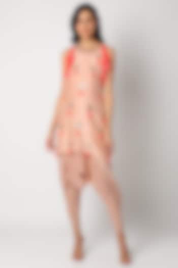 Peach Embroidered Kurta Set by Maison Blu at Pernia's Pop Up Shop